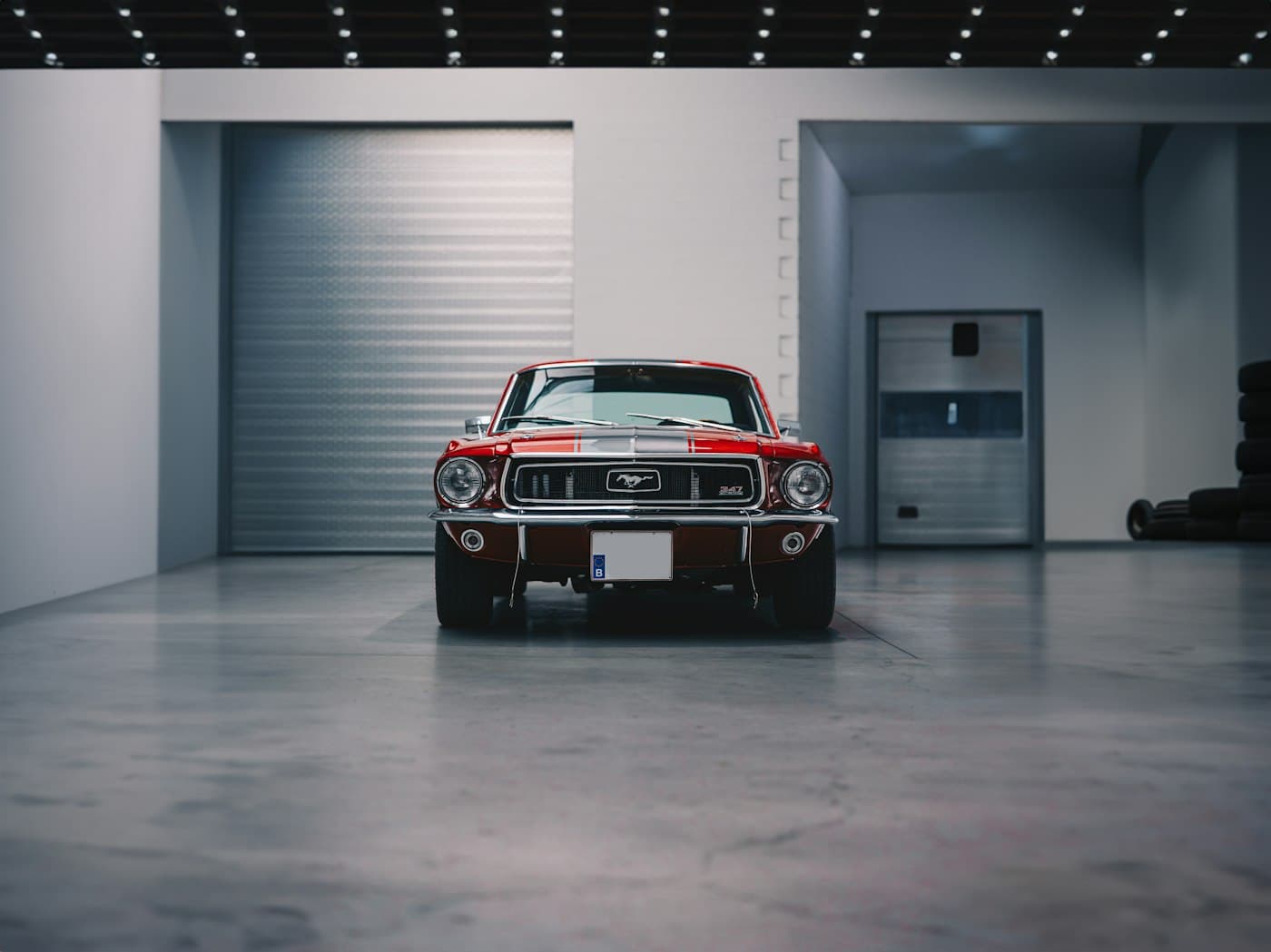 Same style garage with smooth coated floor after epoxy installation